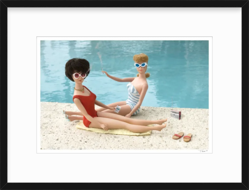 Smokin' Girls by the Pool