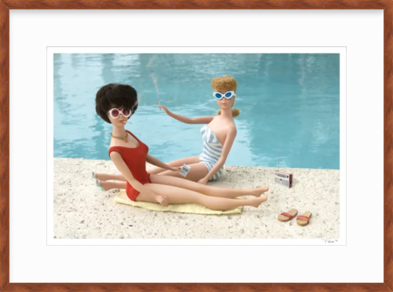 Smokin' Girls by the Pool