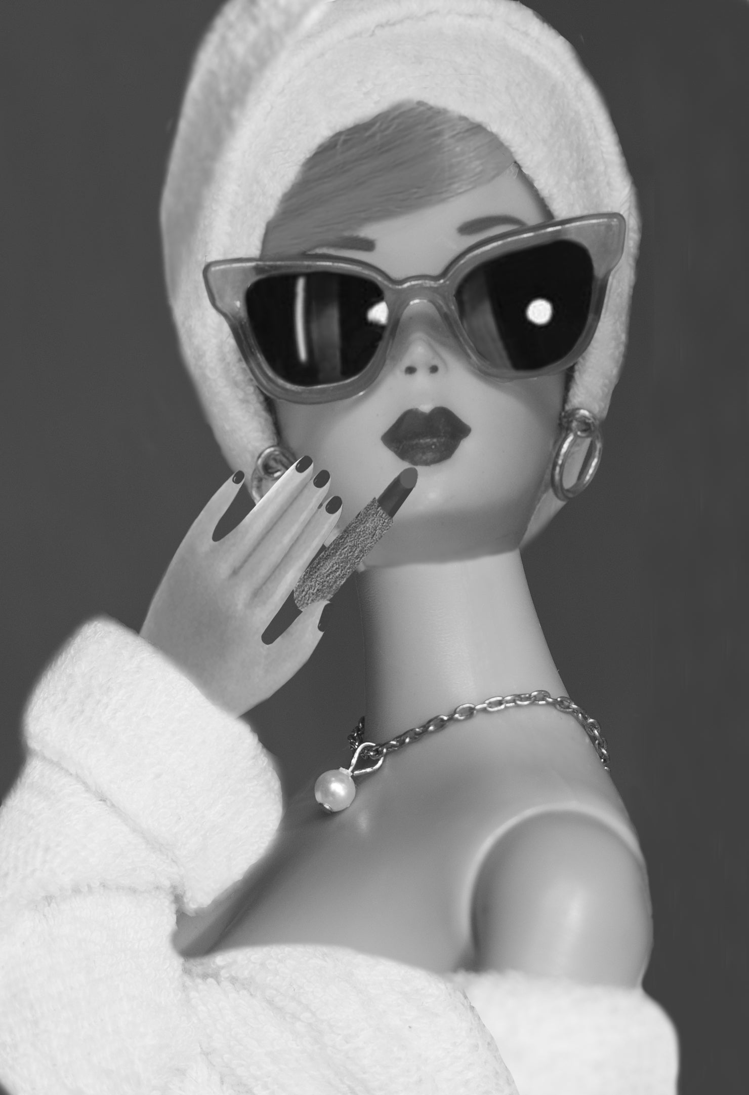 Lipstick Girl Blond B&W
