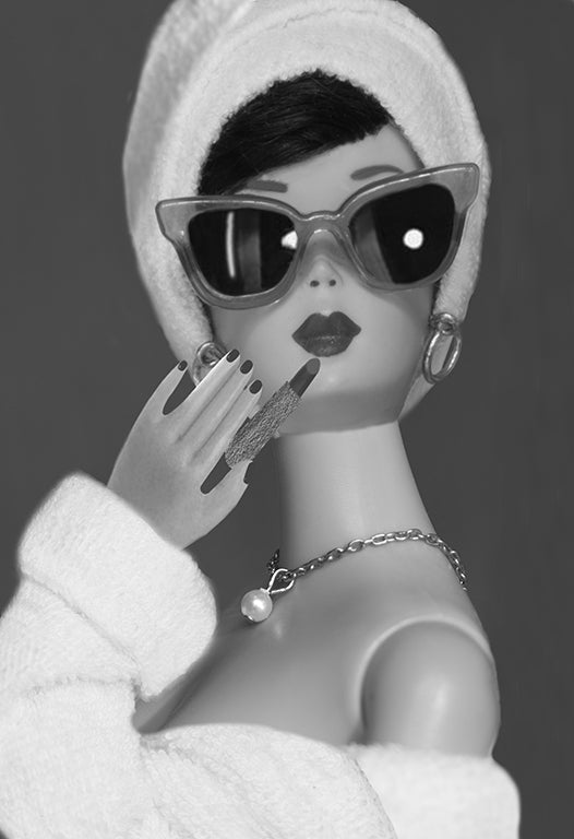 Lipstick Girl Brunette B&W