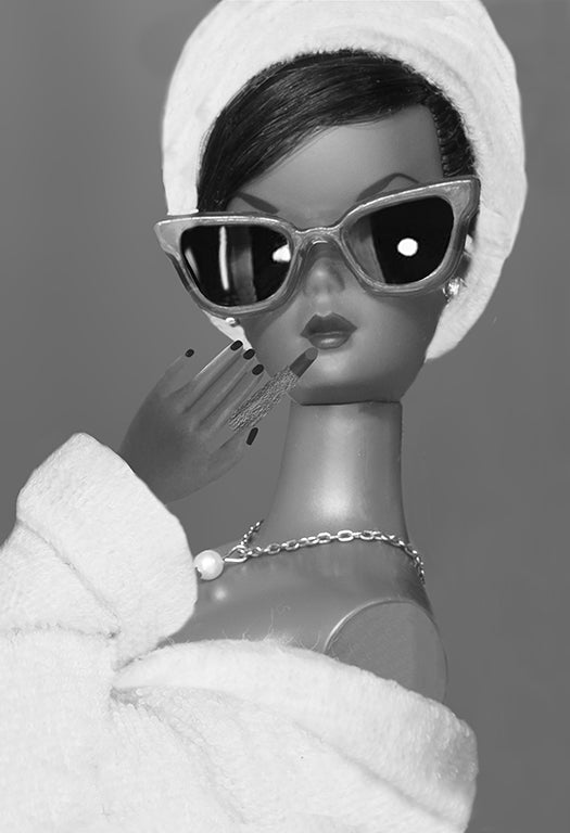 Lipstick Girl Brown B&W